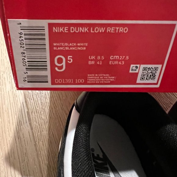 Nike Dunk Black/White Size 9.5 Men's - Picture 9 of 9